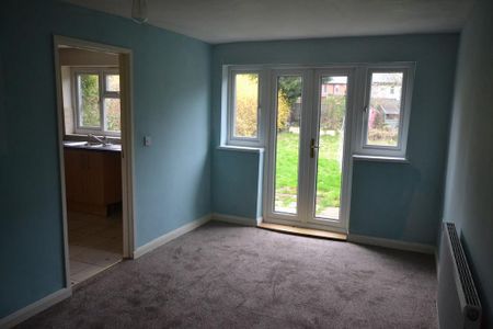 4 bedroom semi-detached house to rent - Photo 2