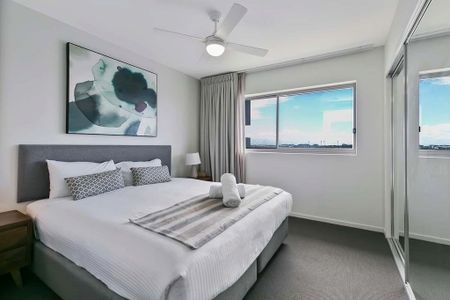 Waterfront Fully Furnished Apartment Close to Hospital! - Photo 2