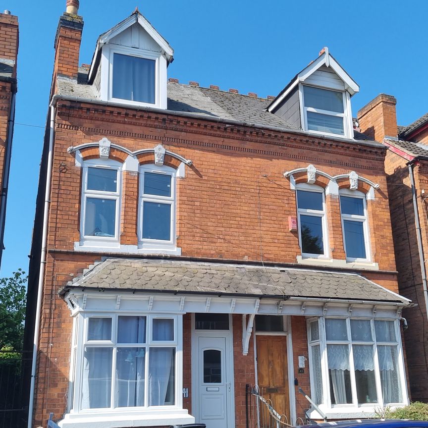 4 bedroom semi-detached house to rent - Photo 1
