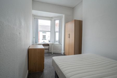 6 bedroom terraced house to rent - Photo 4