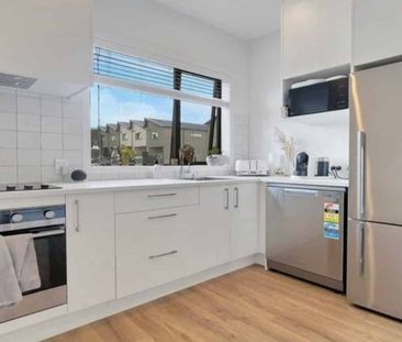 Spacious Two Bedroom Property in Westgate - Photo 1