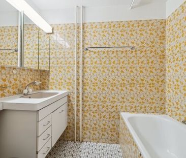 Bright apartment in a beautiful neighborhood - Photo 1