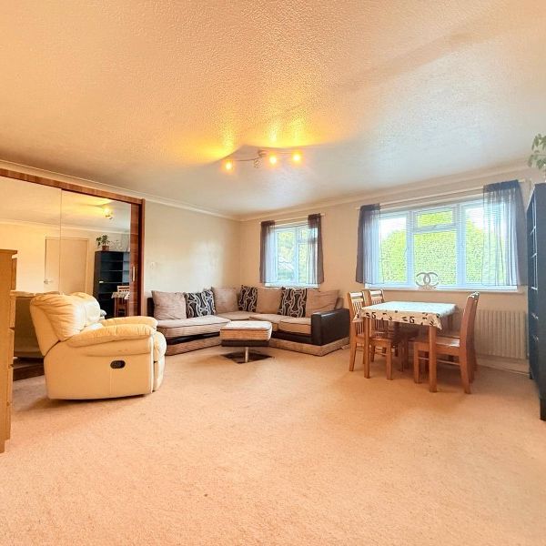 Chudleigh Court, Farnborough, Hampshire, GU14 - Photo 1