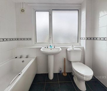 3 bedroom terraced house to rent - Photo 6