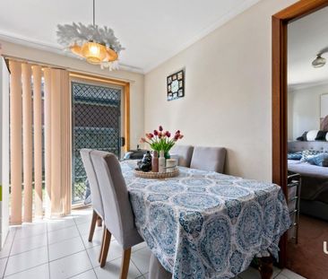 COZY 2-BEDROOM UNIT IN PRIME ST ALBANS LOCATION - Photo 2