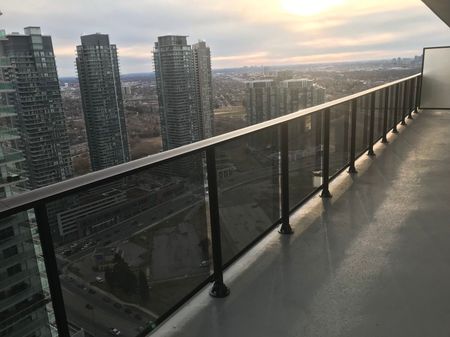 For Lease - 70 Annie Craig Drive Unit# 3806, Toronto, Ontario - Photo 2
