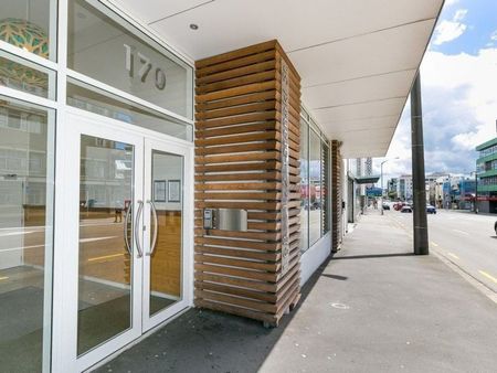 Sunny studio with balcony - Photo 4
