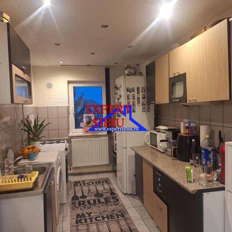 Inchiriez apartament 3 camere decomandat Valea Aurie, Sibiu - Photo 1