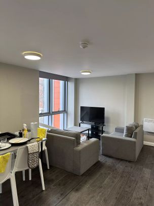 Premier Studio (High Floor) - Photo 1