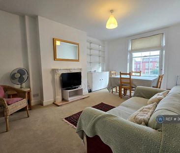 2 bedroom flat to rent - Photo 2