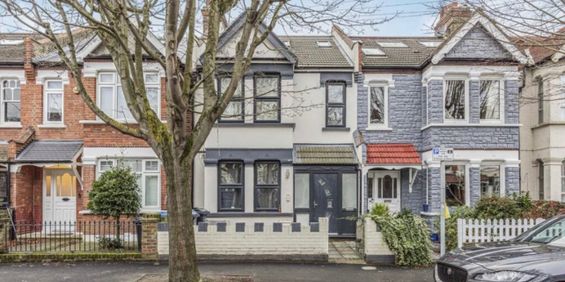 Room in a Shared House, Boscombe Road, SW19 - Photo 3