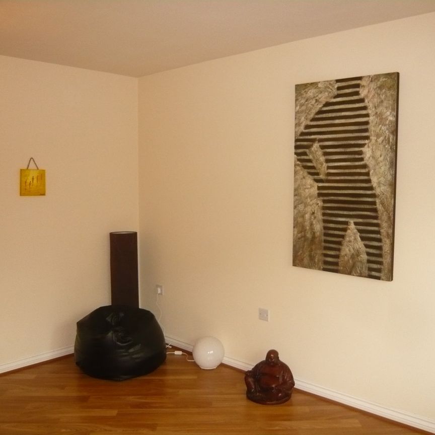 2 bedroom ground floor flat to rent - Photo 1