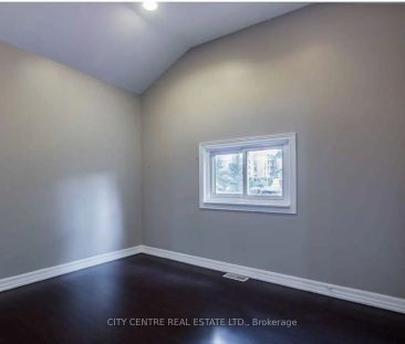 Detached Home For Lease | W9248183 - Photo 1