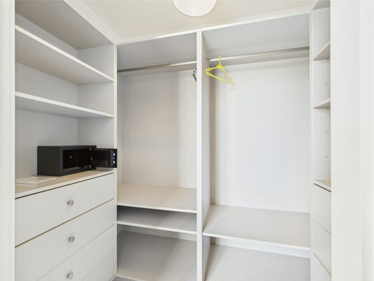 Flat to rent on - Photo 1