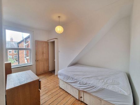 4 bedroom terraced house to rent - Photo 3