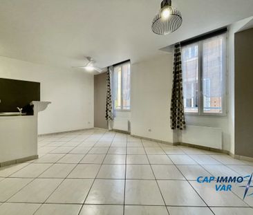Location Appartement 2 pièces 44m² LE BEAUSSET 83330 - Photo 2