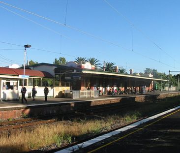 SPACIOUS SINGLE LEVEL VILLA IN PRIME LOCATION - Photo 1