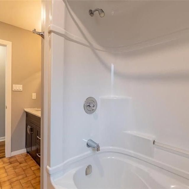 For Lease - 35 Carriage Road Unit# Upper, St. Catharines, Ontario - Photo 1