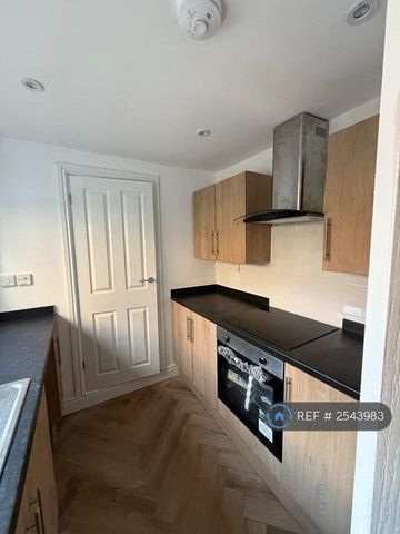 2 bedroom terraced house to rent - Photo 2