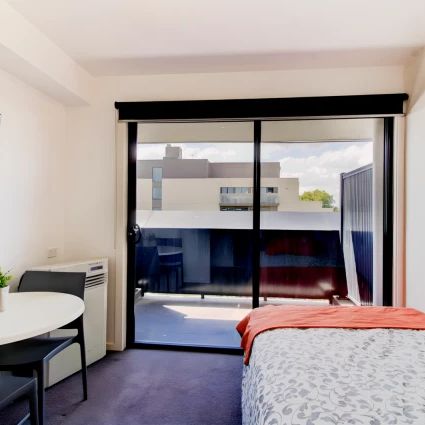 Large 1 Bedroom - Photo 1