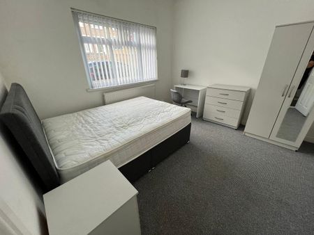 4 bedroom terraced house to rent - Photo 2