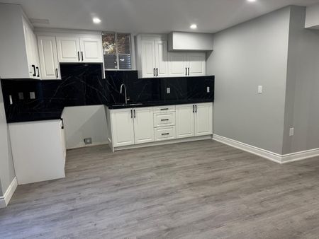 For Lease - 534 Daniel Clark Way, Oakville, Ontario - Photo 3