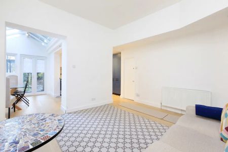 1 bedroom flat in Wandsworth - Photo 5