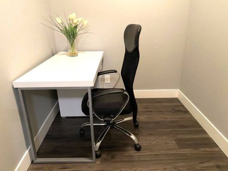 Edmonton Furnished Condo Rental in Whyte Ave/University - Modern Living in Old Strathcona! - Photo 3