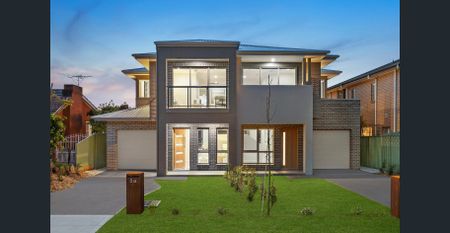 Luxuriously Designed Four Bedroom Duplex in Ultra-Convenient Setting - Photo 5