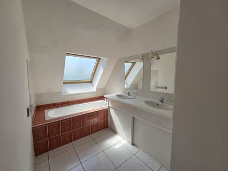 Location Appartement 5 pièces 83m² TROYES 10000 - Photo 4