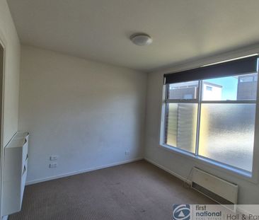 Bright and spacious 1-bedroom apartment - Photo 1