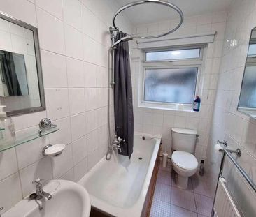 Aberdale Gardens, Potters, EN6 - Photo 5