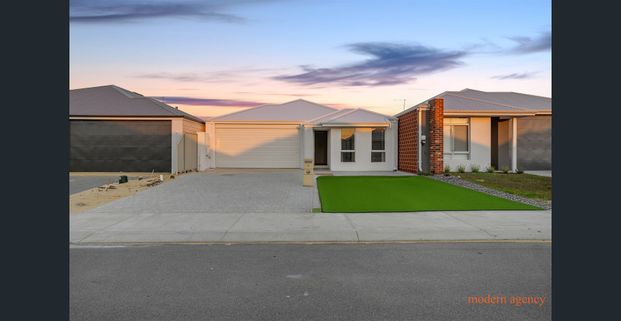 "Stunning 3 Bedroom House for Rent in the Desirable Neighborhood of Hilbert" - Photo 1