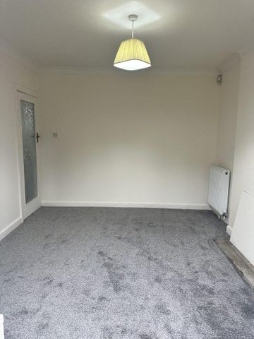 3 bedroom detached house to rent - Photo 4