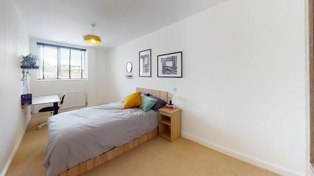 4 bedroom flat to rent - Photo 1