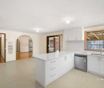 Ideal Family Living in the Heart of Rowville - Photo 4