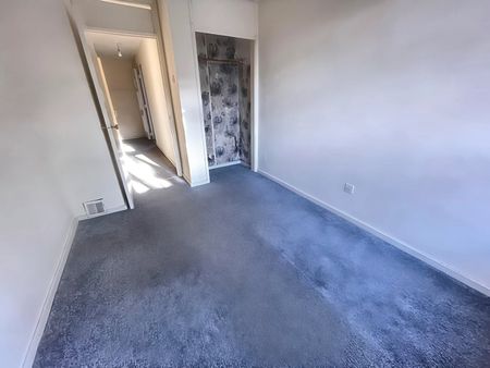 1 Bed Flat, Downs Road, LU1 - Photo 3
