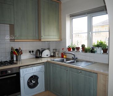 2 bedroom Flat To Let - Photo 3