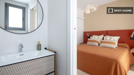 3 room luxury Apartment for rent in Seville, Andalusia - Photo 4