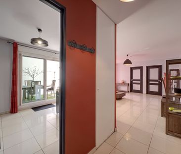 Location Appartement 2 pièces 55m² ST DENIS 97490 - Photo 1