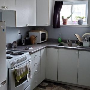 2 1/2 PRES DU METRO CADILLAC - Photo 2