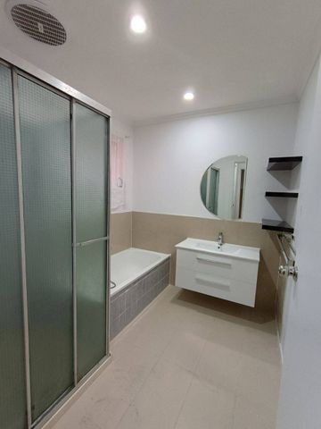 Fully Renovated House - Next to Melton Train Station - Photo 2