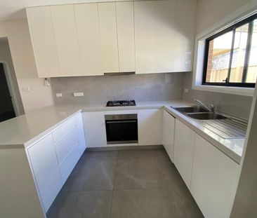 Modern 2 bed granny flat CABRAMATTA - Photo 4
