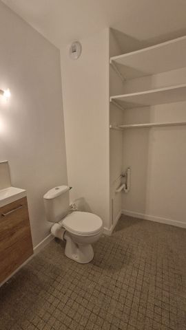 Location Appartement 3 pièces 83m² MONT ST AIGNAN 76130 - Photo 5