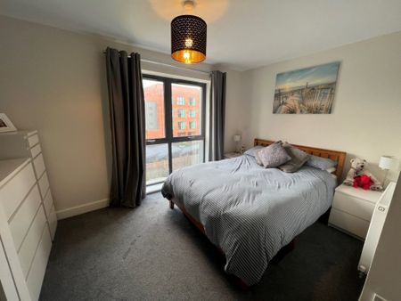 2 Bedroom Flat / Apartment - Canada Court, Toynbee Road - Photo 3