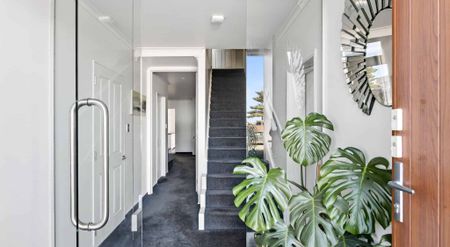 Modern Beachfront Home - Photo 4
