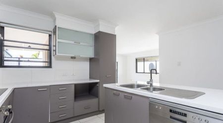 Modern Coastal Living - Spacious 3-Bedroom Home in the Heart of Scarborough - Photo 5