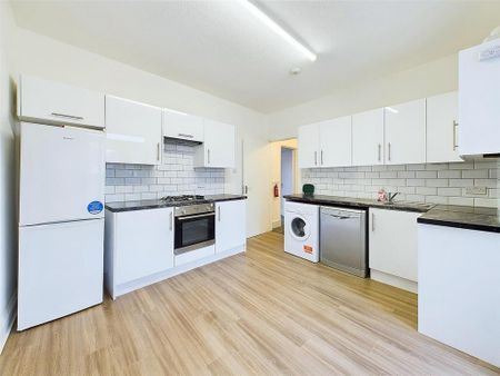 3 bedroom apartment to rent - Photo 5