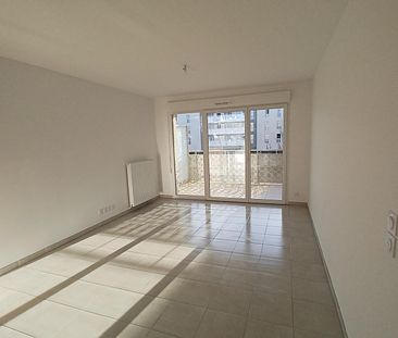 location Appartement T3 DE 60.36m² À ARLES - Photo 3