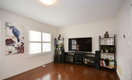 For Lease - 13 Colonel Frank Ching Crescent, Brampton, Ontario - Photo 2